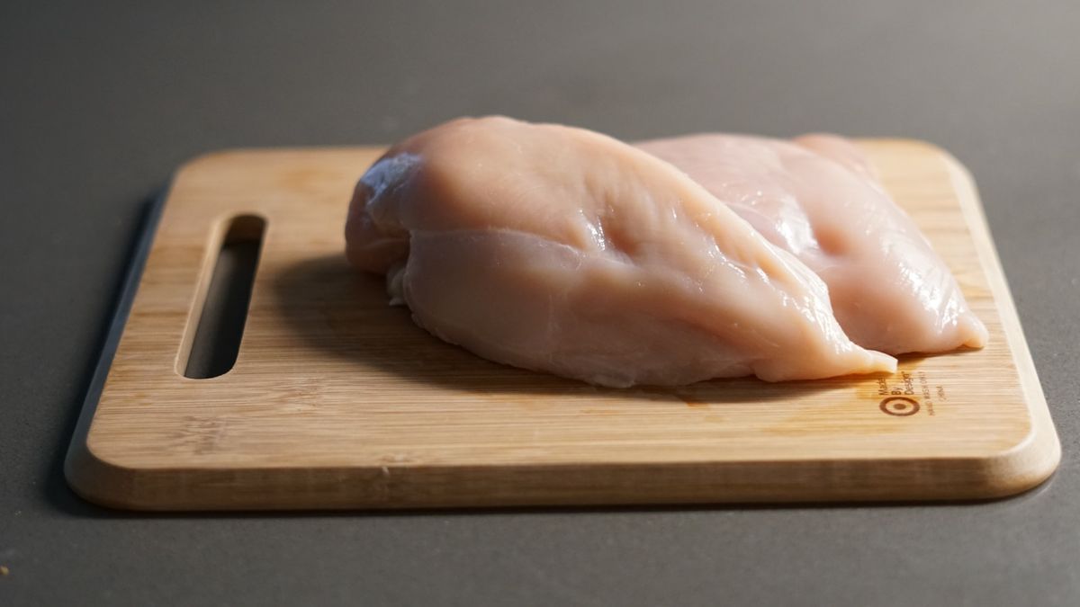 Rå mat er en vanlig kilde til magetrøbbel
